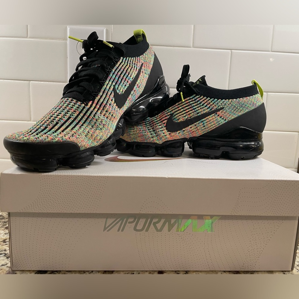 Sz 11 Nike Air VaporMax Flyknit 3 Mutlicolor.
